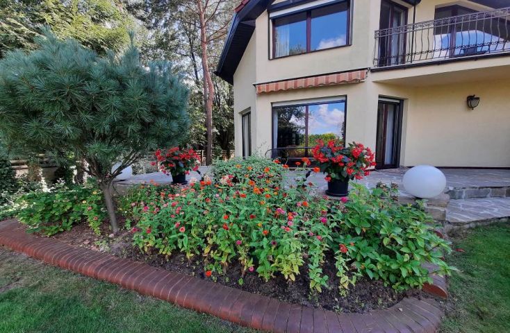 Dom z pięknym ogrodem na obrzeżach Konina - Na sprzedaż  dom  : Konin