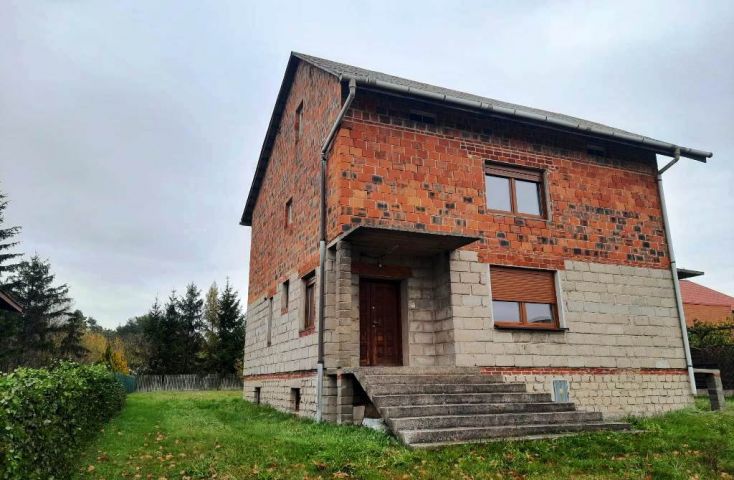 Na sprzedaż piętrowy, podpiwniczony dom w spokojnej okolicy, Sławsk  - Na sprzedaż  dom  : Sławsk