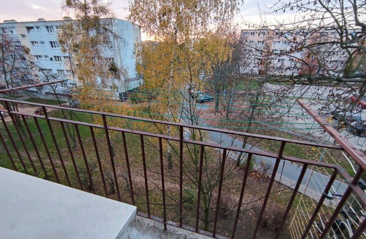 2 pokojowe mieszkanie z balkonem w Centrum miasta Konina, niski blok - Na sprzedaż  mieszkanie  : Konin