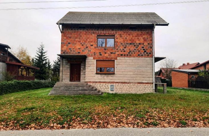Na sprzedaż piętrowy, podpiwniczony dom w spokojnej okolicy, Sławsk  - Na sprzedaż  dom  : Sławsk