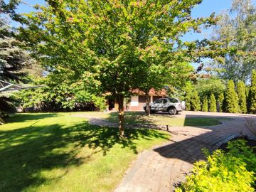 Funkcjonalny, przestronny dom z ładnym ogrodem i dużym garażem - Na sprzedaż  dom  : Osiek Wielki