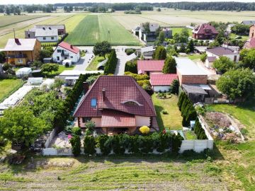 Oszczędny w eksploatacji dom, dwa garaże, duża, zagospodarowana działka - Na sprzedaż  dom  : Główiew