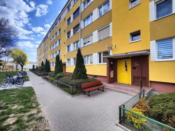Sprzedam 3 pokoje z balkonem, 2 piętro, umeblowane i wyposażone - Na sprzedaż  mieszkanie  : Konin