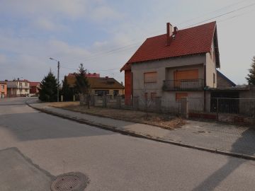 Dom do remontu na osiedlu w Koninie - Na sprzedaż  dom  : Konin