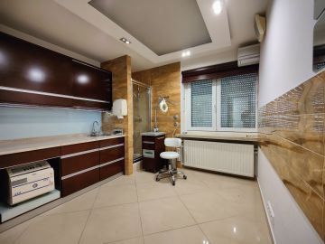 Mieszkanie w Centrum idealne na gabinety lekarskie lub biuro - Na sprzedaż  mieszkanie  , usługowy : Konin